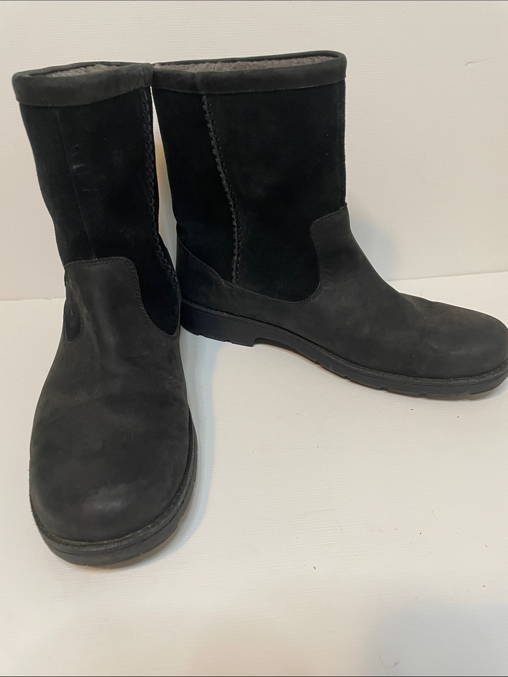 EUC UGG Men's Black Suede Mid-Calf Boots - Sz 13